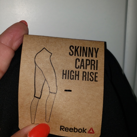 Reebok Pants - 🆕️-NWT-Reebok leggings Capri-🆕️